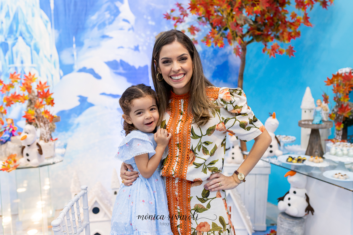 MAMÃE BRUNA E BEATRIZ POUSANDO PARA FOTOS 