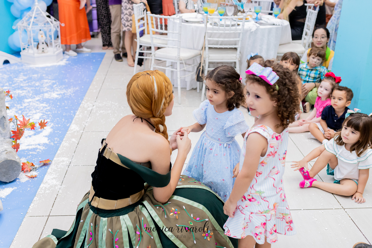 A ANA FOI ATÉ A BEATRIZ E CANTOU COM ELA.