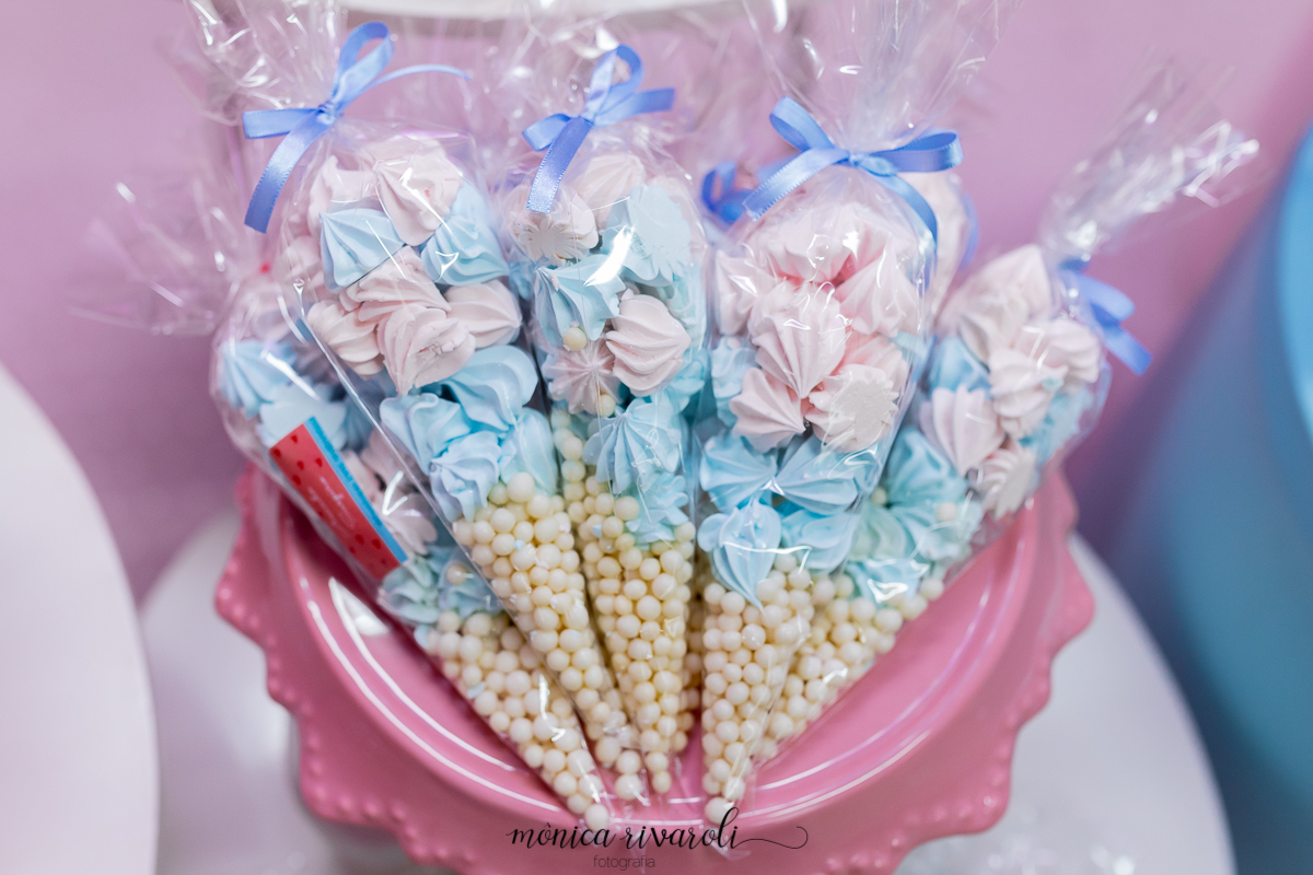 Quanto suspiro colorido nestes saquinhos mais que charmosos!