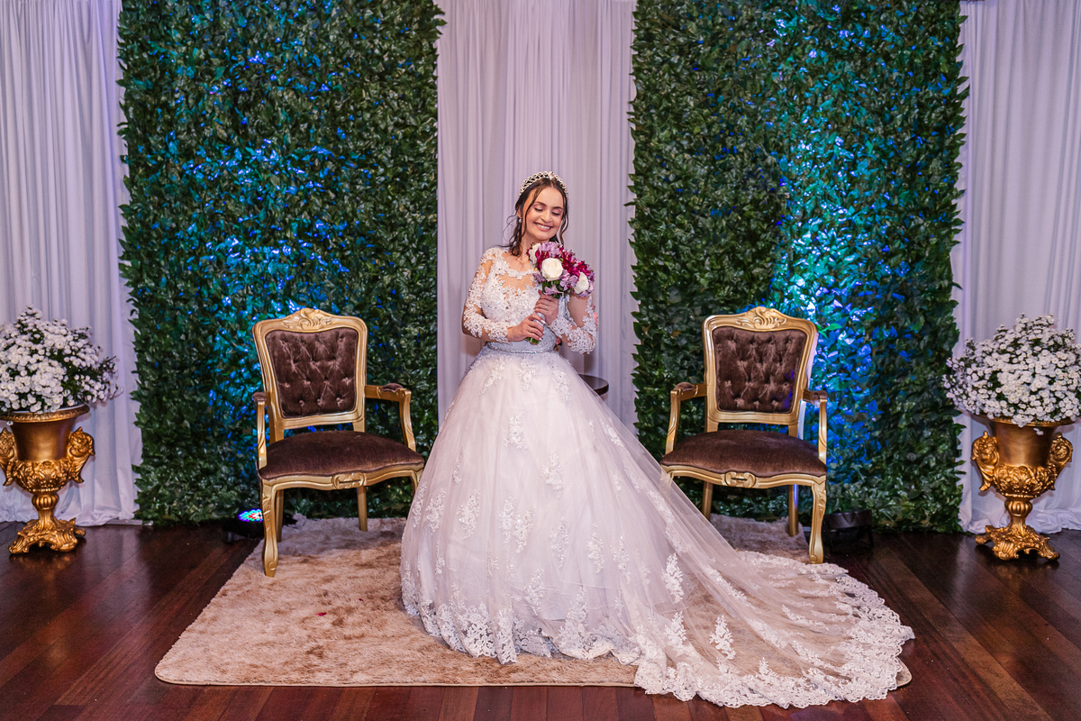 Noiva com seu buque de flores