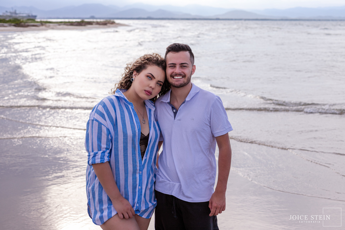 casal na praia
