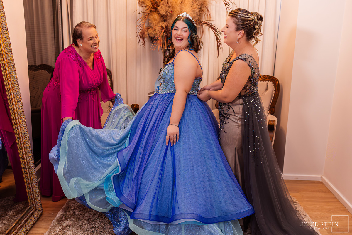 debutante se arrumando