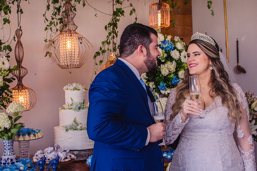 brinde dos noivos  fotografia de casamento em fortaleza no Angra praia hotel