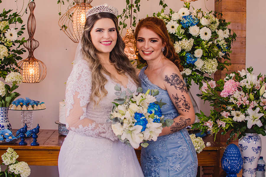 noiva sendo fotografa em seu casamento em Fortaleza