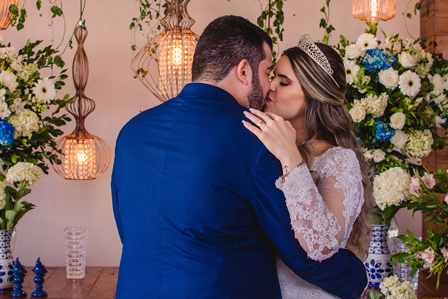 beijo dos noivos em seu casamento em Fortaleza ce
