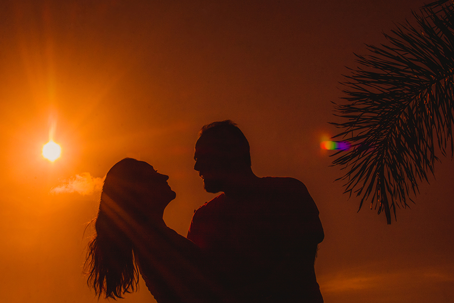 final de tarde de ensaio pre casamento no engenhoca parque em Aquiraz