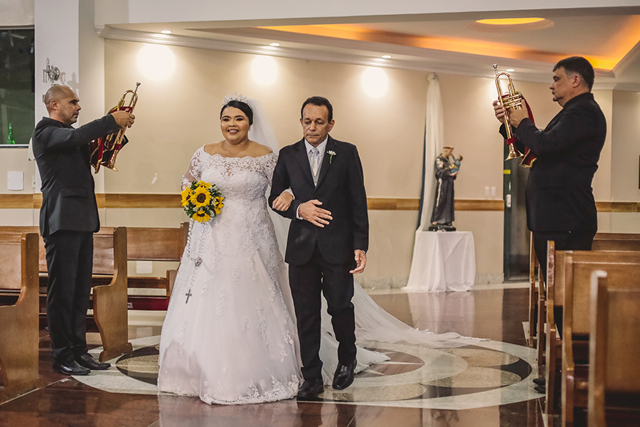 Entrada da noiva na Paróquia Santo Antônio de Pádua - Maraponga. - Fortaleza - Ce