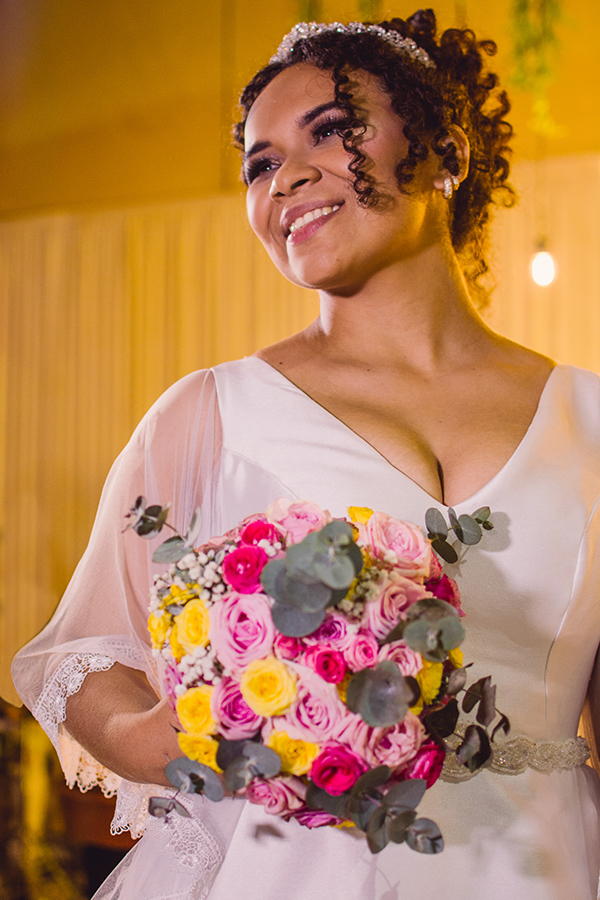noiva sendo fotografada em seu casamento no rosa buffet em Fortaleza maraponga