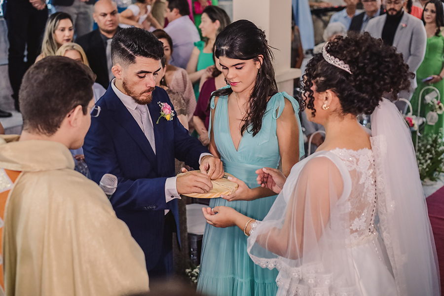 momento das alianças no casamento em Fortaleza na Paróquia Nossa Senhora do Nazaré