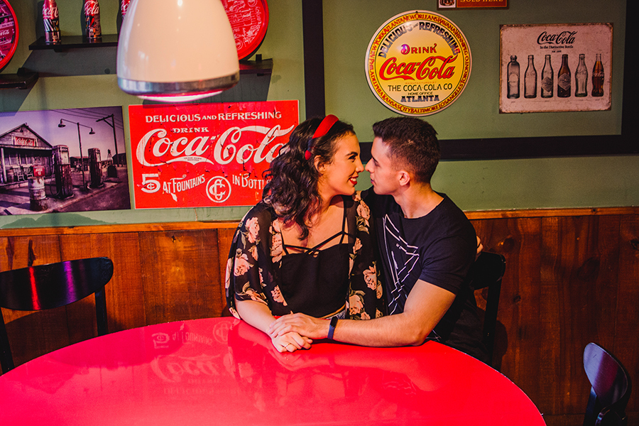 fotógrafo de ensaio de casal no Barney's  Burger  em Fortaleza