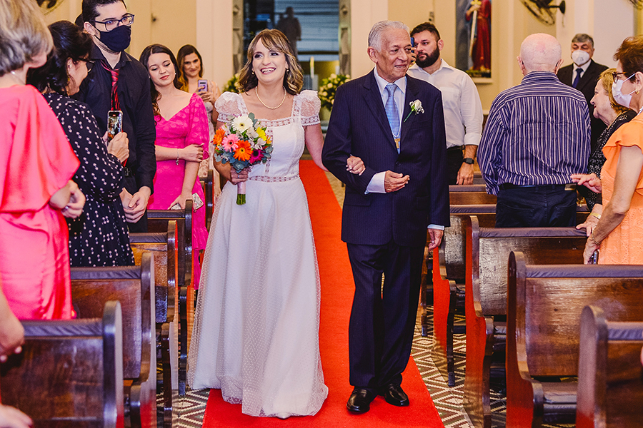 entrada da noiva no casamento na paróquia nossa senhora do Carmo no centro em Fortaleza