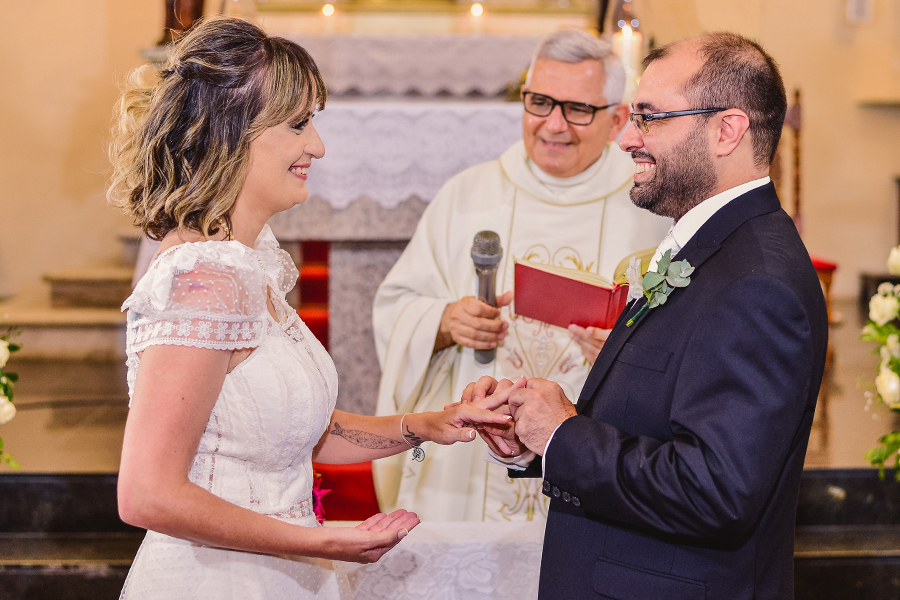 troca das alianças do casamento com o fotógrafo Claudier Oliveira na paróquia nossa senhora do Carmo em Fortaleza no centro