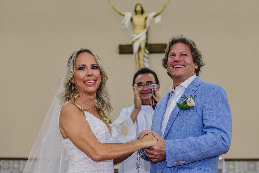 fotografia casamento na Capela Santa Teresinha na praia do futuro em Fortaleza - Ceará