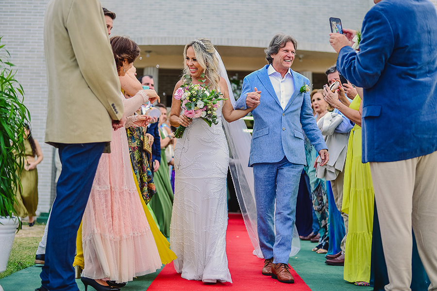 final da cerimônia de casamento na Capela Santa Teresinha na praia do futuro em Fortaleza - Ceará