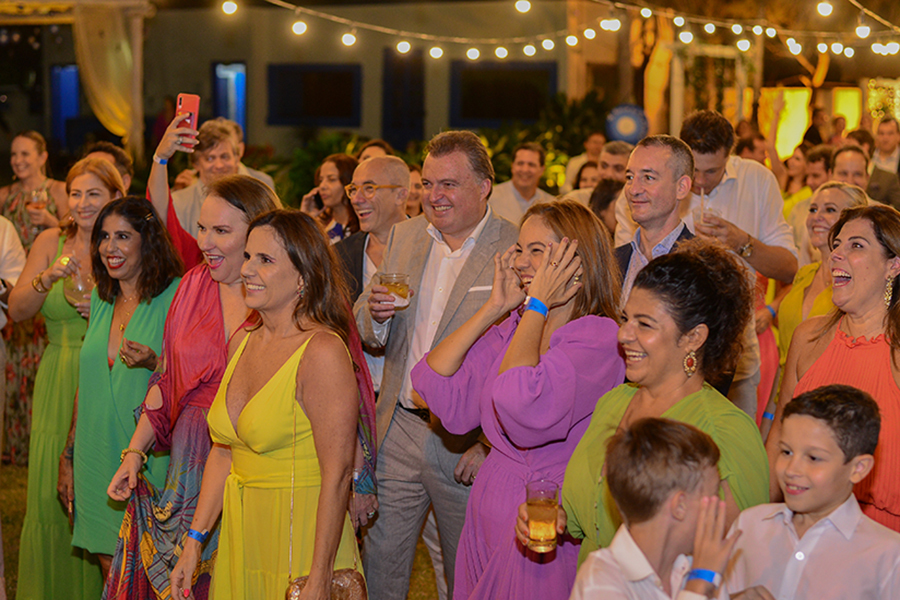 Convidados na festa de casamento na barraca tempero do mar  na praia do futuro em Fortaleza