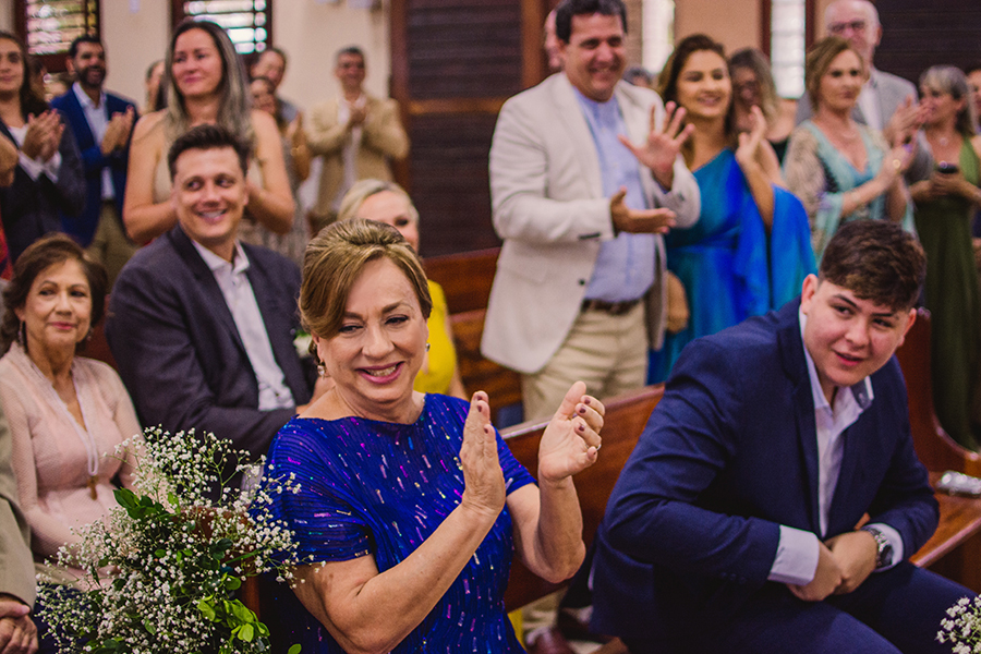 mãe da noiva  em casamento na Capela Santa Teresinha na praia do futuro em Fortaleza - Ceará