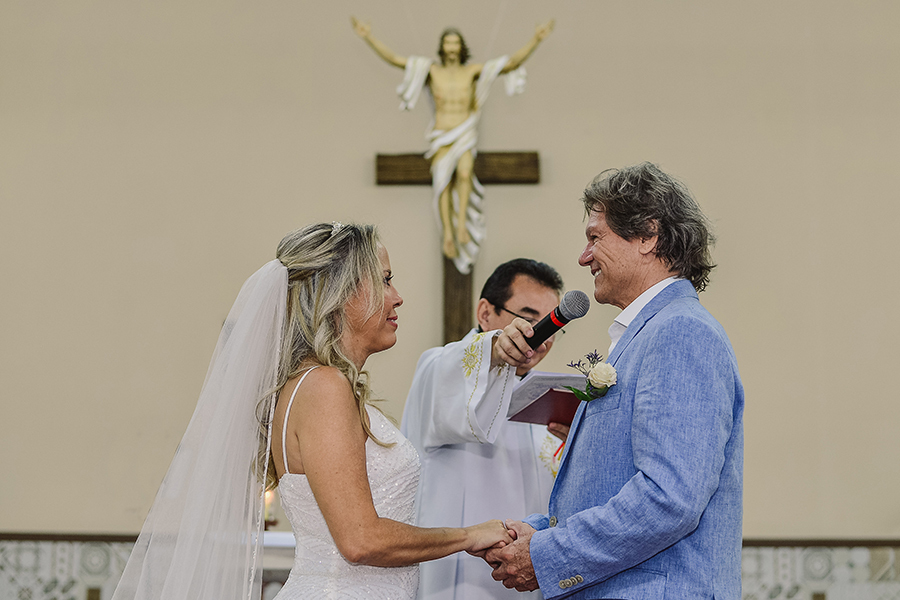 votos dos noivos no casamento na Capela Santa Teresinha na praia do futuro em Fortaleza - Ceará