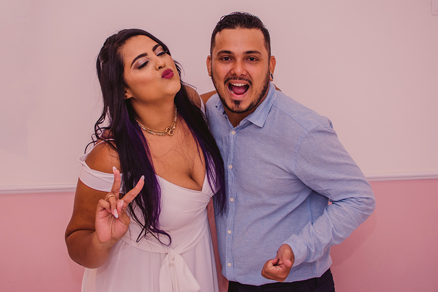 fotografia do casal no casamento civil em  cartório do Mucuripe em Fortaleza - Ceará