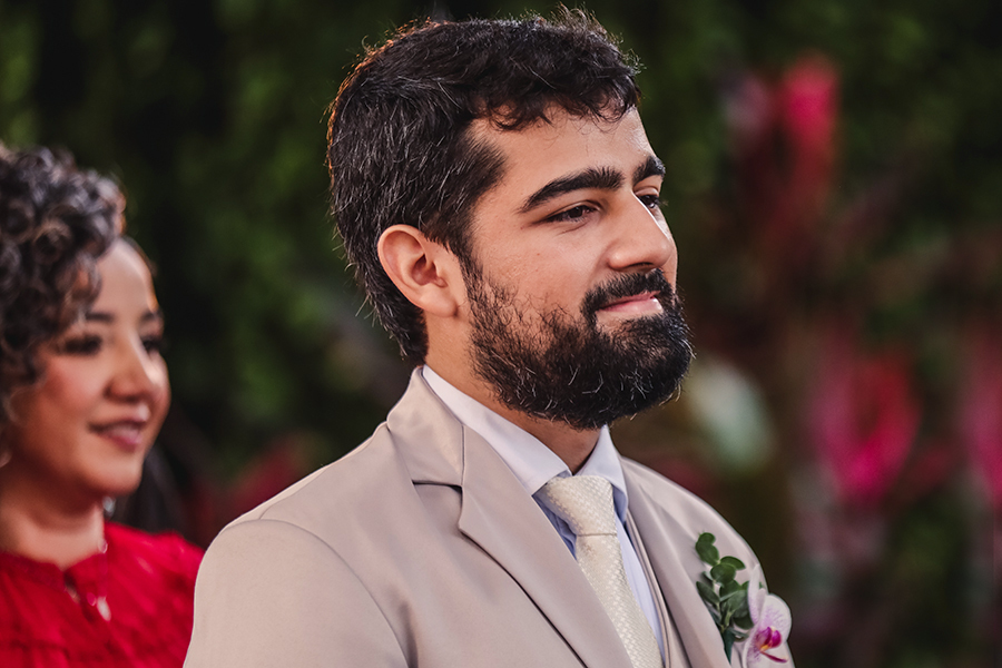 Noivo esperando noiva para dar início há cerimônia de Casamento no Pipo restaurante em Fortaleza