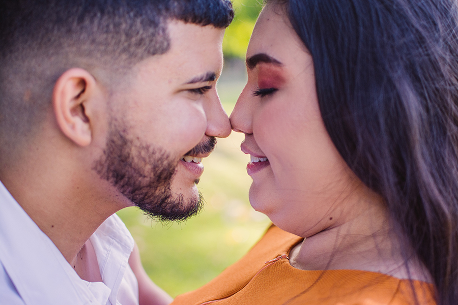 fotografias antes do  casal para o casamento na cidade de Aquiraz no parque engenhoca