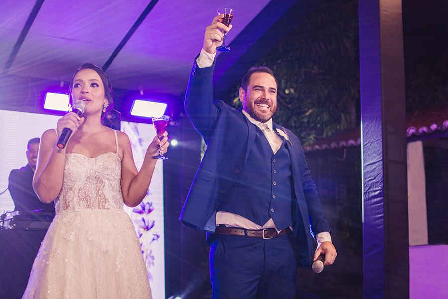 brinde dos noivos na festa de casamento em Tapera - Aquiraz.