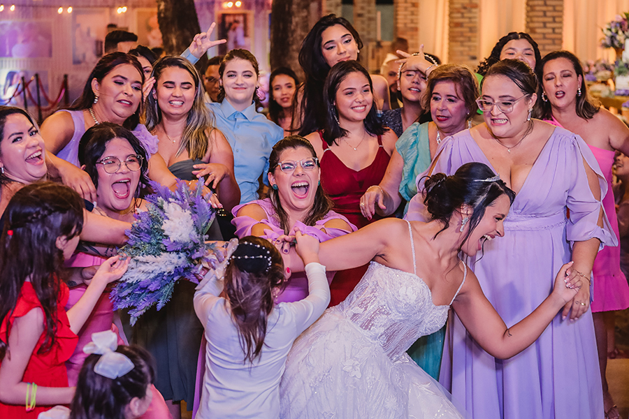 O  buquê da noiva na festa de casamento em Tapera - Aquiraz.