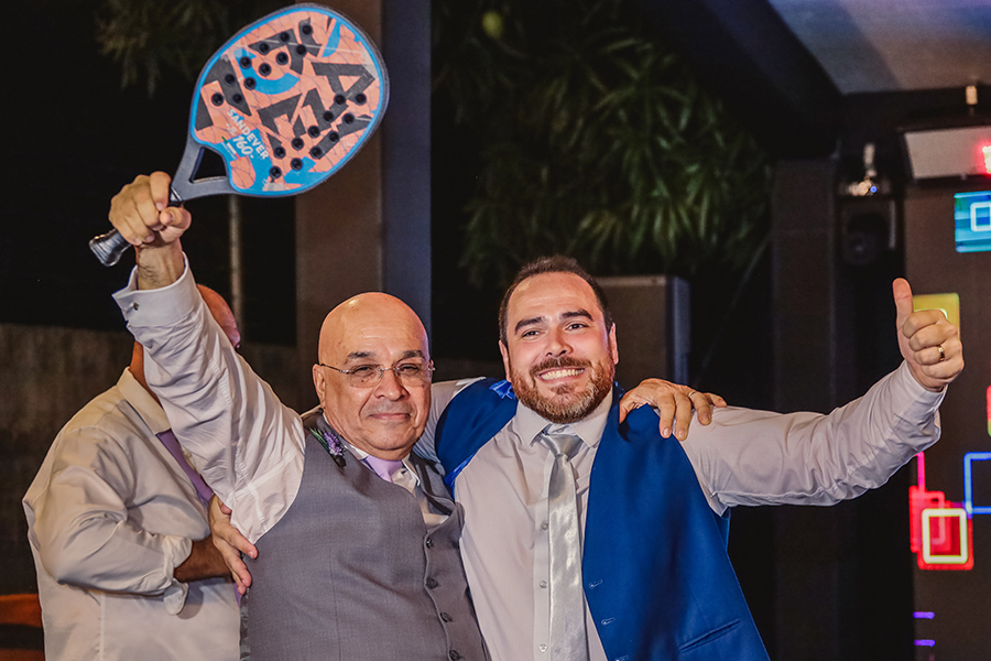 Um dos padrinhos pegou a raquete na festa de casamento  na Tapera no Aquiraz