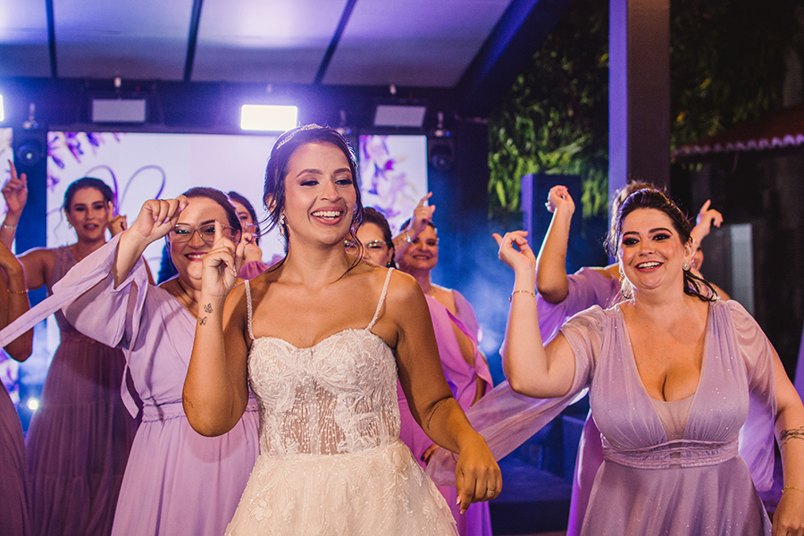 noiva e madrinha na festa de casamento em Tapera 