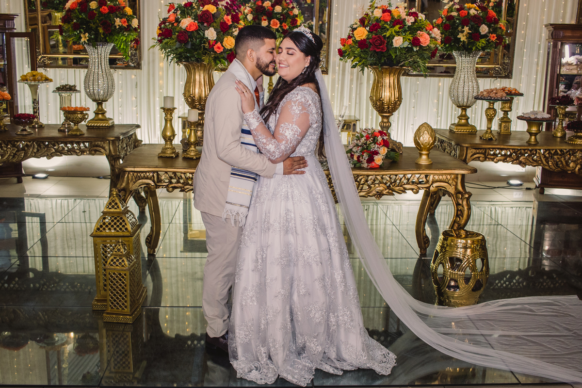 foto do casal no casamento no Garden buffet em Fortaleza na Maraponga