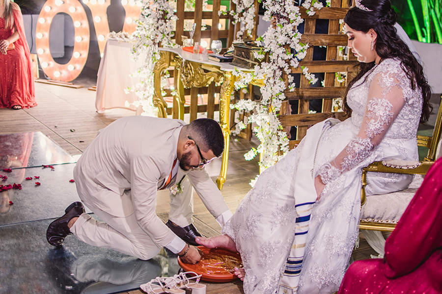 simbologia dos lava pés na cerimônia de casamento no buffet Garden na Maraponga