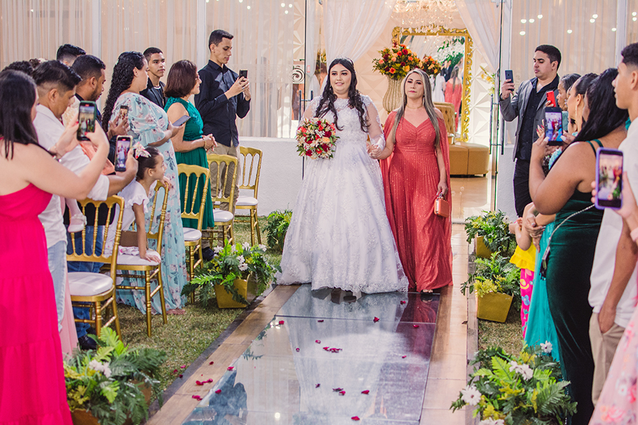 entrada da noiva no buffet Garden na Maraponga na Cidade de Fortaleza, Ceará