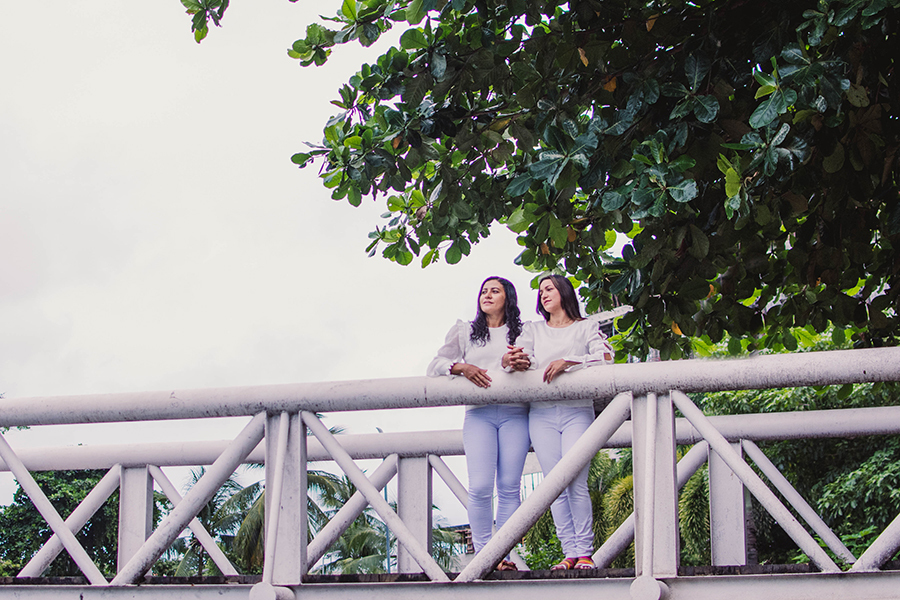 Mulheres em seu ensaio antes do seu casamento fotos feitas na praia de iracema em Fortaleza no Ceará