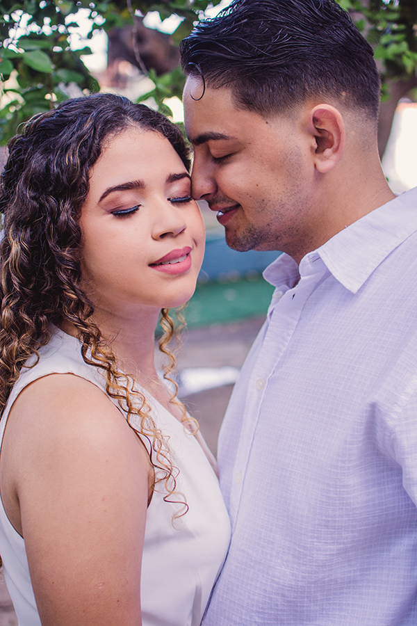 fotografia de casal antes do casamento no eco point em Fortaleza