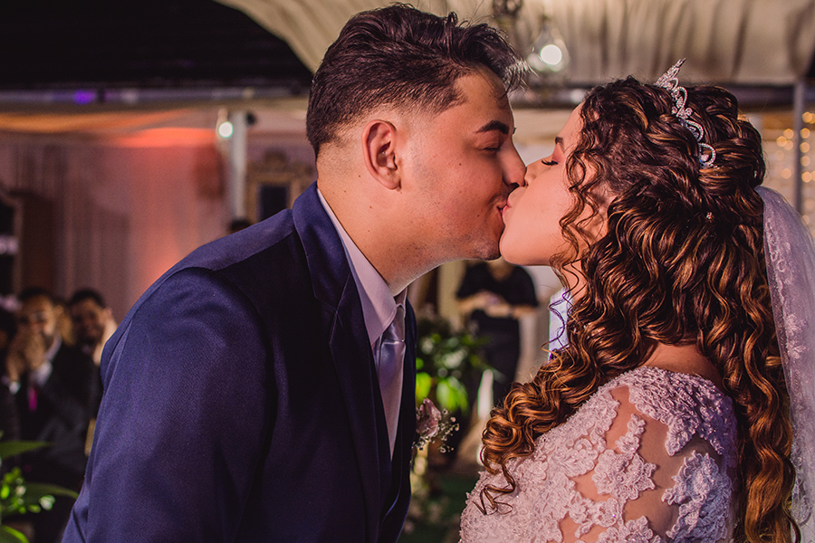 beijos dos noivos na cerimônia de casamento em Fortaleza no North Buffet