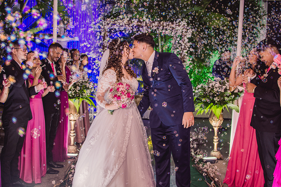 Saida dos noivos na cerimônia de casamento em Fortaleza no North Buffet