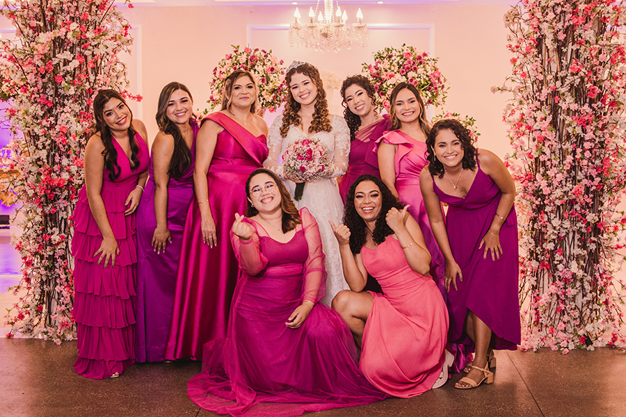 As madrinhas na festa de casamento no buffet North em  Fortaleza