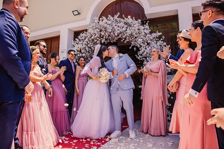 Paróquia São João Eudes cerimônia  de casamento saida dos noivos