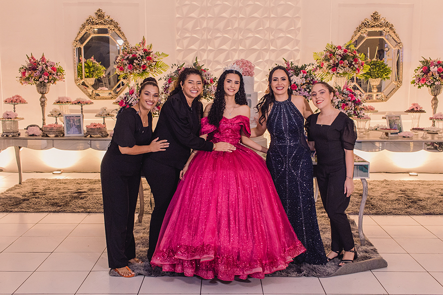 O Cerimonial da Dayana Alves na   festa de 15 anos da Maria Bianca no buffet spazio na maraponga na cidade de  Fortaleza