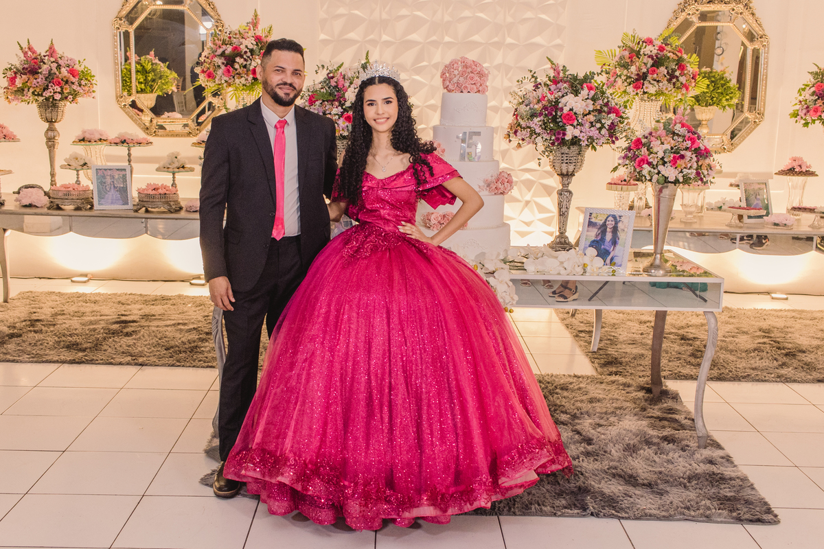 Pai e filha de 15 anos no Buffet Spazio  na festa de 15 anos em Fortaleza na Maraponga