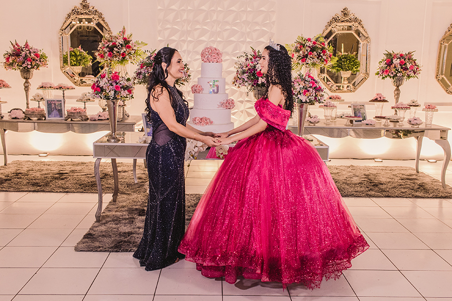 Mãe com a filha  de 15 anos no buffet Spazio na Maraponga em Fortaleza