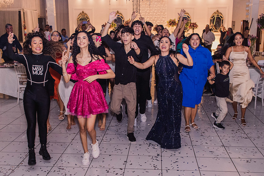 E hora da festa de 15 anos no buffet spazio na maraponga na cidade de Fortaleza