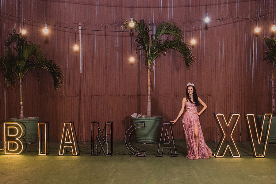 O cenário perfeito para um sonho real foto de 15 anos no Spazio buffet em Fortaleza