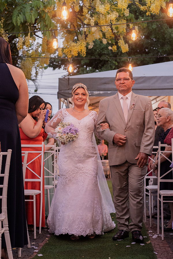 Registro completo do grande dia com fotos emocionantes e naturais.
