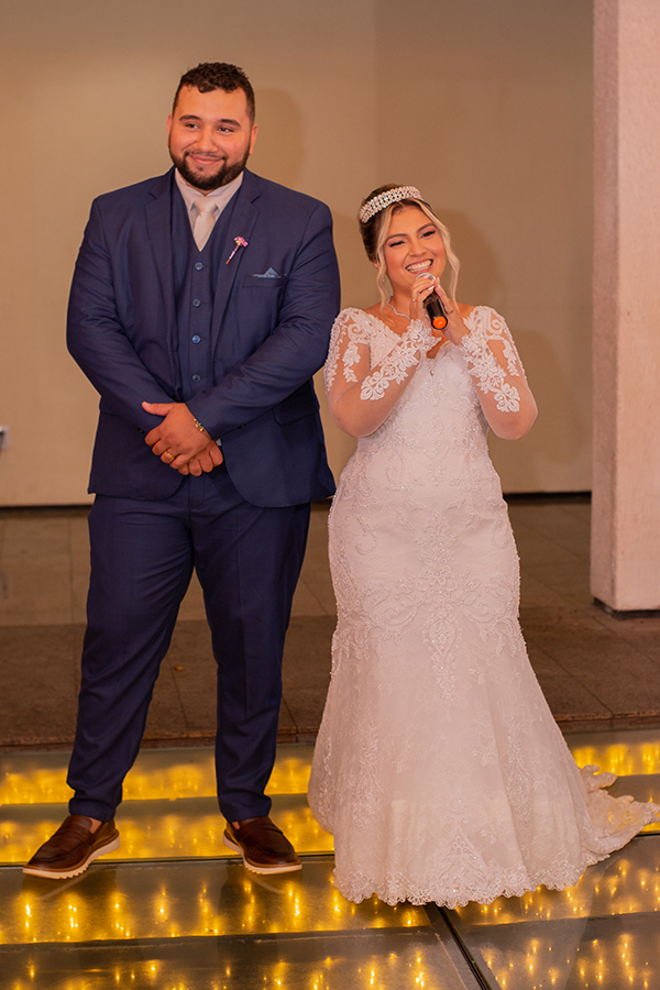 Fotógrafo de casamento que transforma momentos em lembranças.