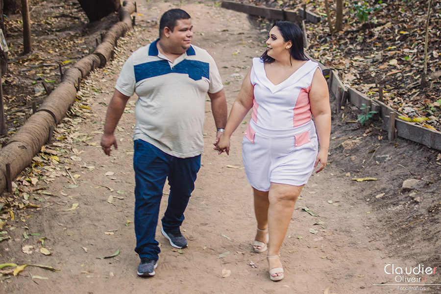 passeio dos noivos em seu ensaio de pre casamento no parque do cocó