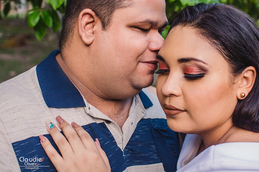 ensaio de pre casamento no Parque do cocó em seu momento único espontâneo em Fortaleza - Ceará