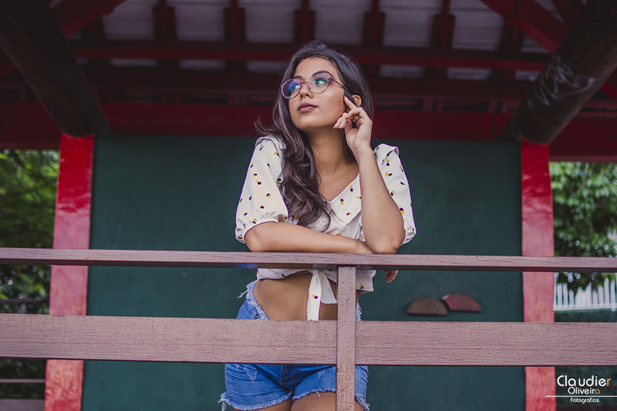 ensaio externo externo de 15 anos realizado na cidade de Fortaleza no jardim japonês .