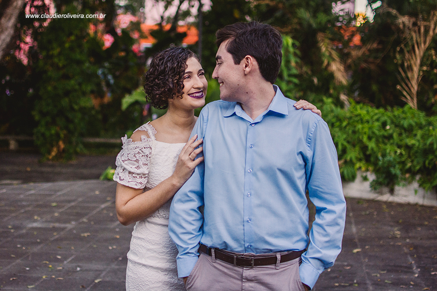 noivos em seu ensaio de pré-wedding   na cidade de Fortaleza no teatro  José de Alencar
