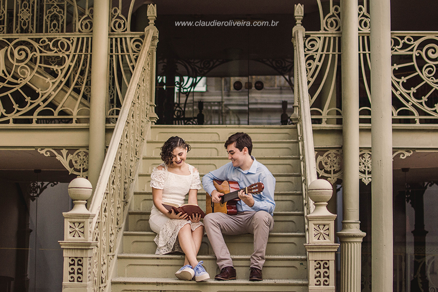 Fotos de casal  há tarde na cidade de Fortaleza no teatro  José de Alencar