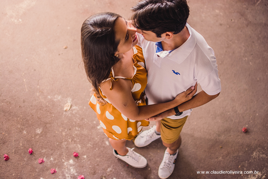 noivos em seu ensaio pre wedding no engenhoca parque na cidade Aquiraz